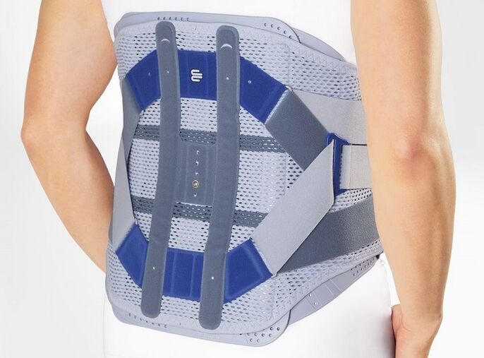 Wear a corset after the surgical treatment of lumbar osteochondosis